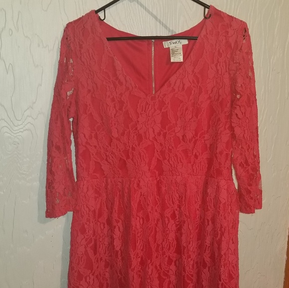 Lace v-neck dress with 3/4 sleeves - Picture 2 of 5